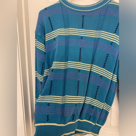 IZOD Vintage Ladies Crewneck Sweater - Size Medium - Picture 2 of 6